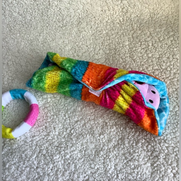 Basic Fun 2022 Cutetitos Islanditos Manateetio Plush w Wrap Stuffed Animal Toy - Picture 4 of 15